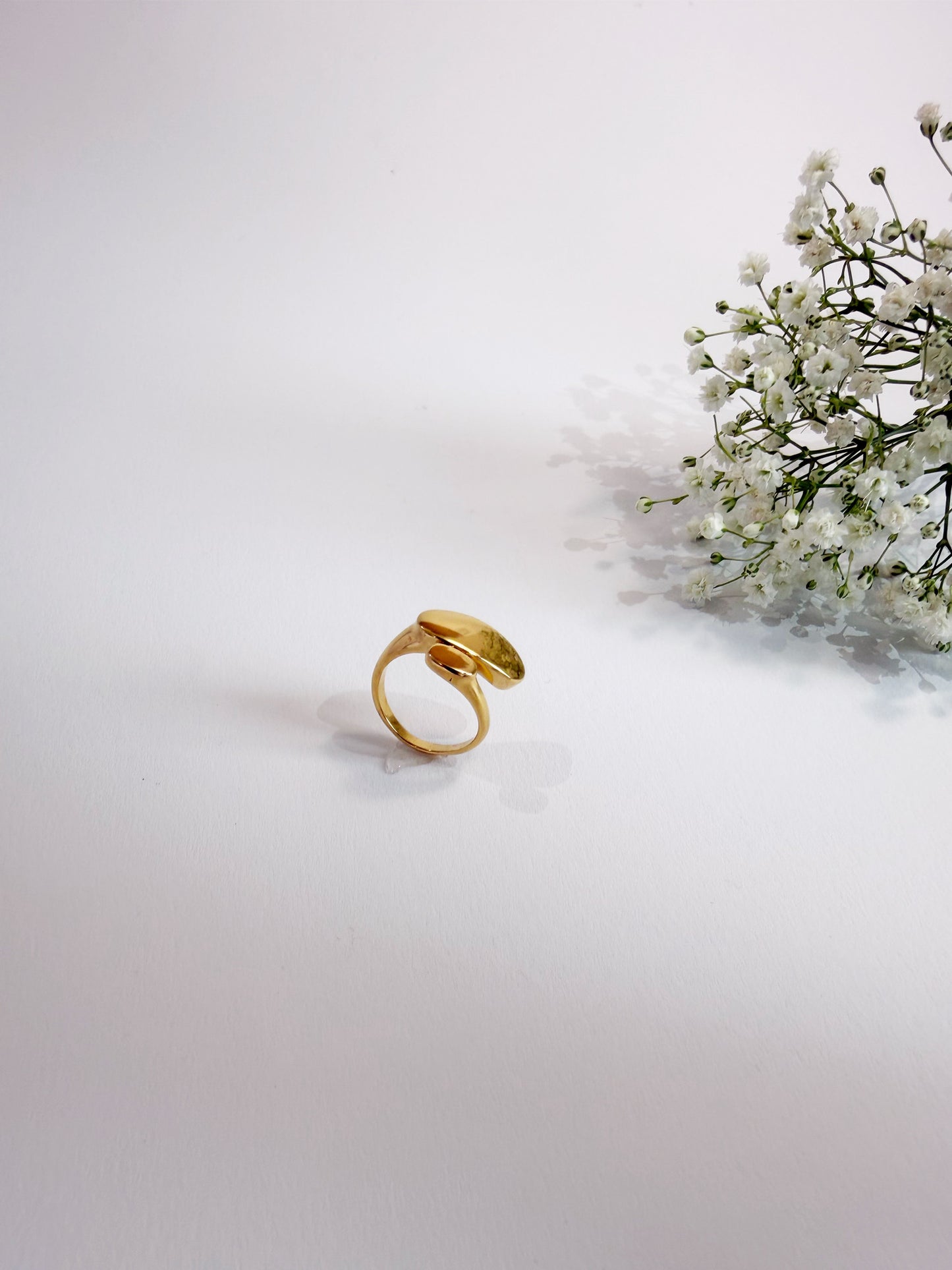 Calla Ring 18K vergoldet Frontansicht