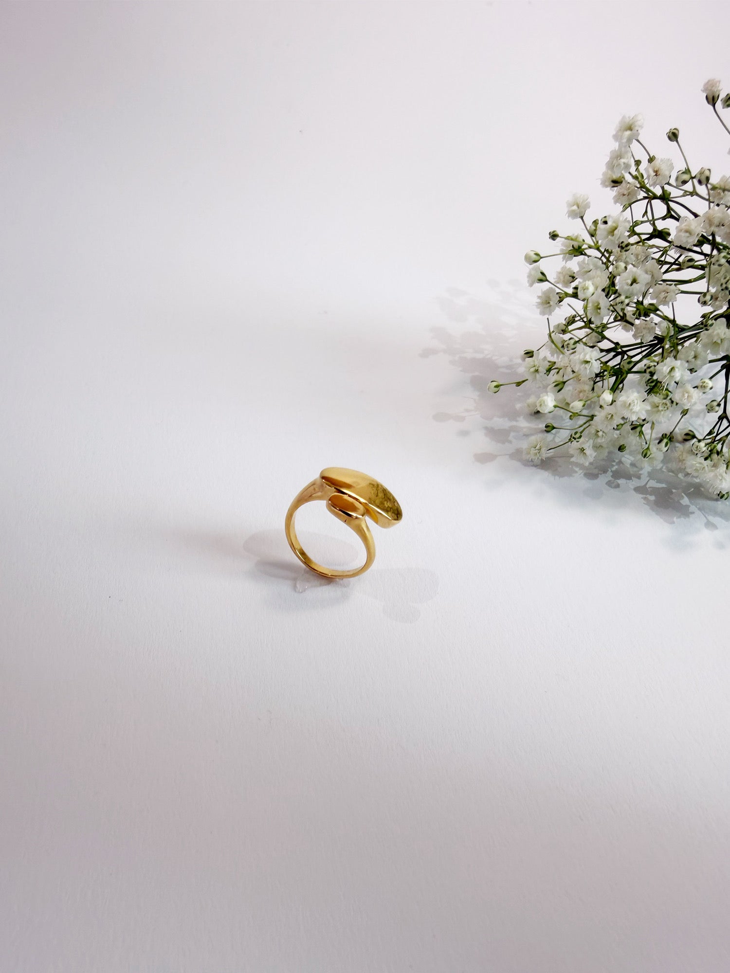 Calla Ring 18K vergoldet Frontansicht