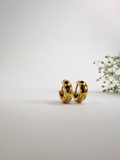 Confetti Ohrringe 18K vergoldet getragen am Ohr