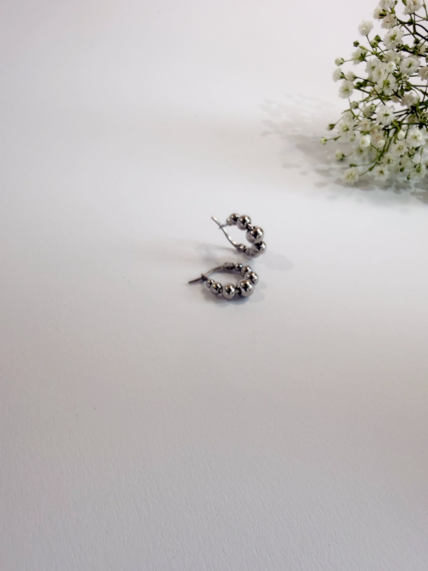 Poppy Ohrringe 18K vergoldet Seitenansicht