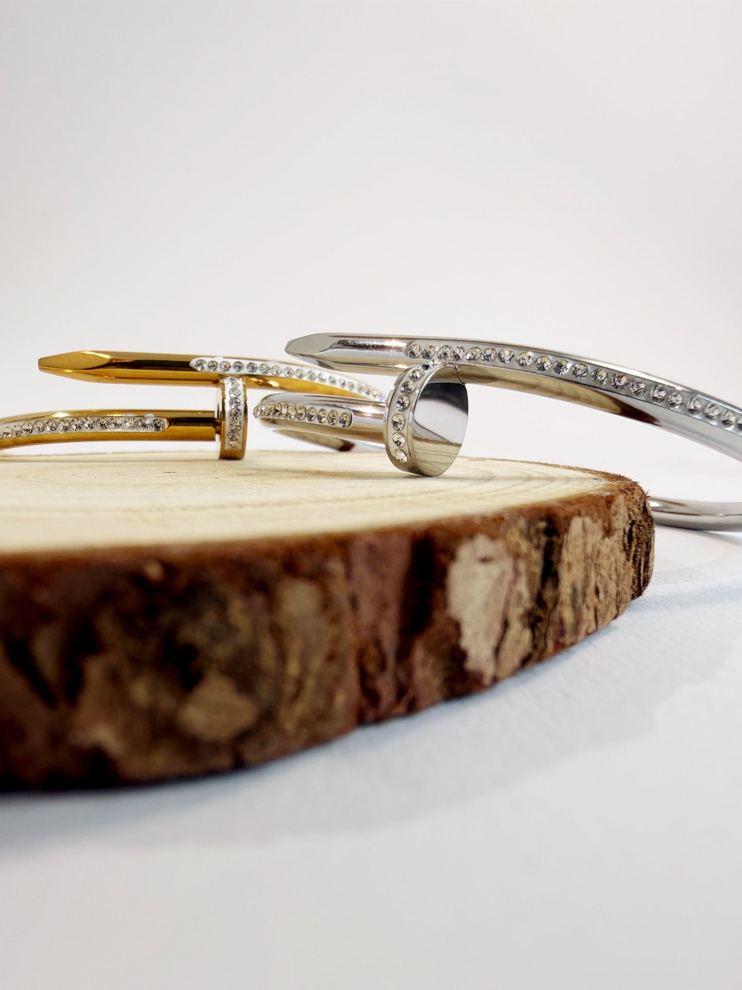 Flora Luxe Armreif 18K vergoldet Detailansicht