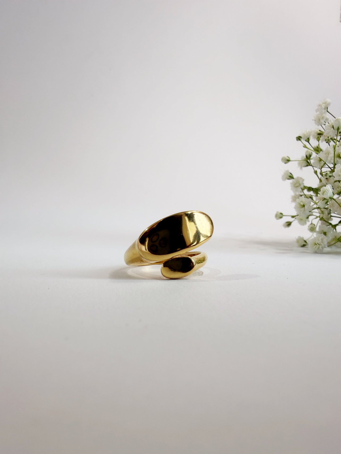Calla Ring 18K vergoldet Detailansicht