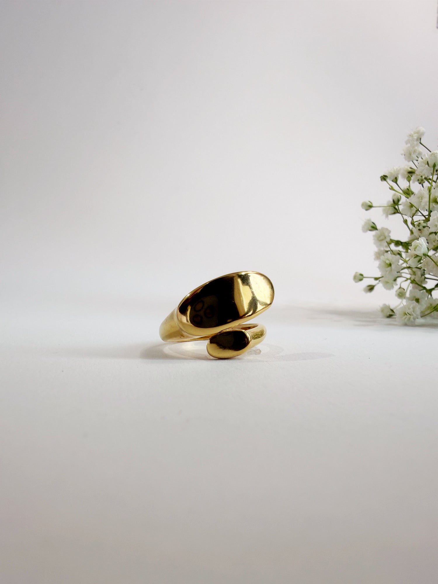 Calla Ring 18K vergoldet Detailansicht