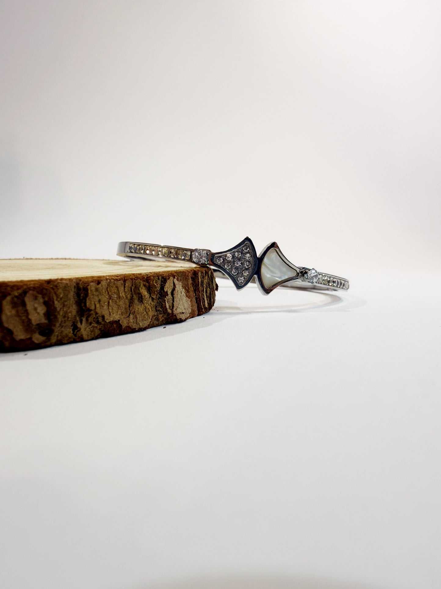 Lily Armreif 18K vergoldet Detailansicht