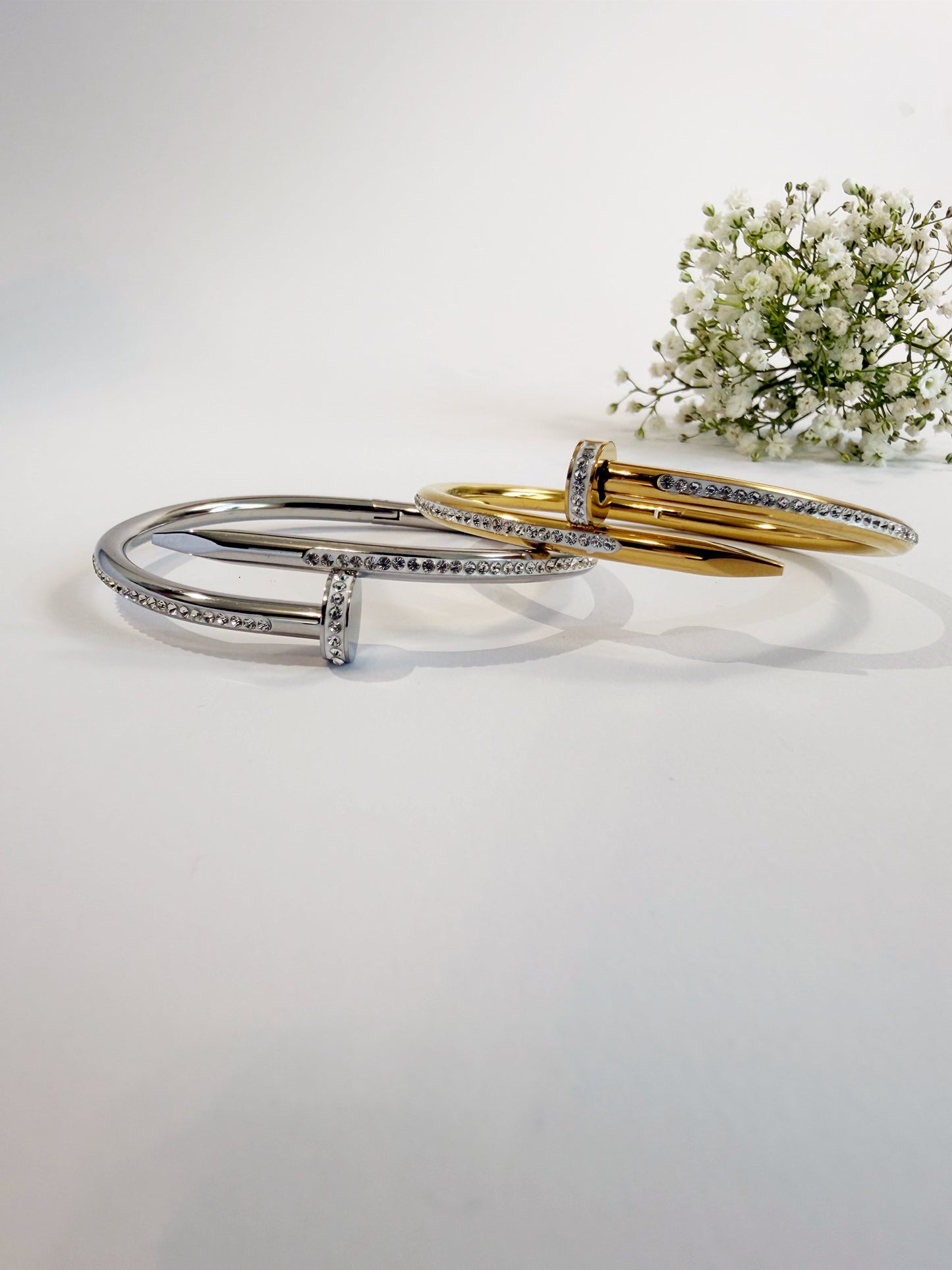 Flora Luxe Armreif 18K vergoldet Seitenansicht