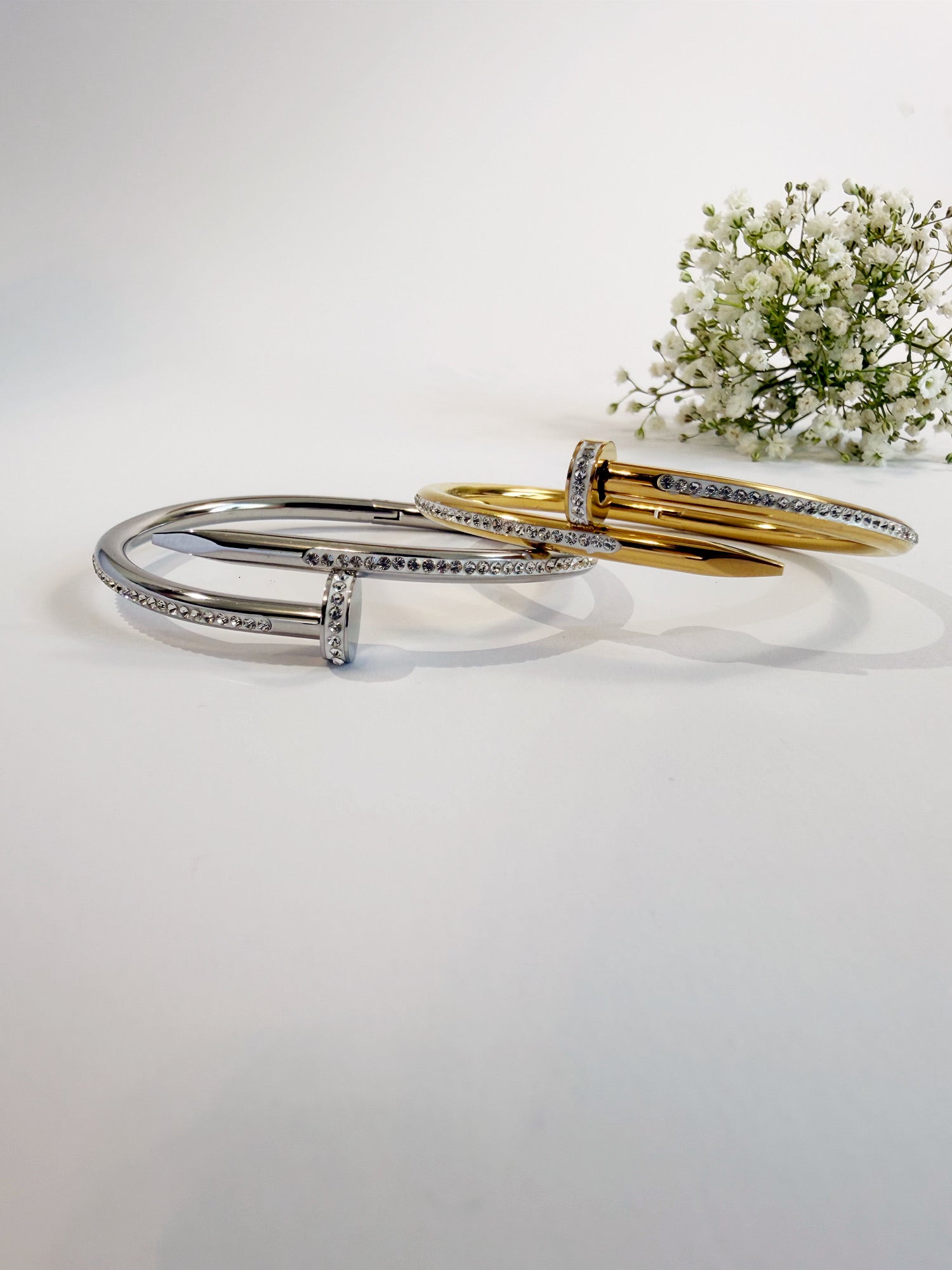 Flora Luxe Armreif 18K vergoldet Seitenansicht