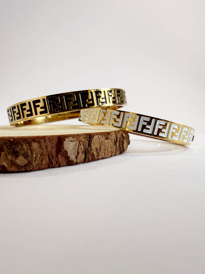 Eleganter Armreif mit Muster Freesia Detailansicht