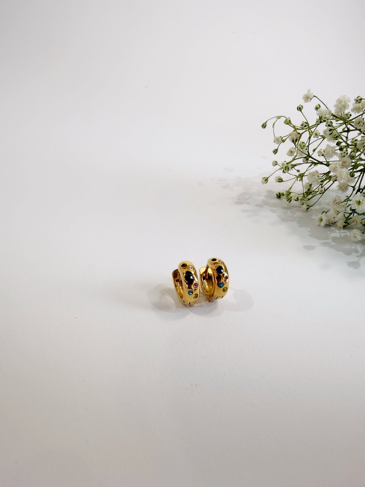 Confetti Ohrringe 18K vergoldet Seitenansicht