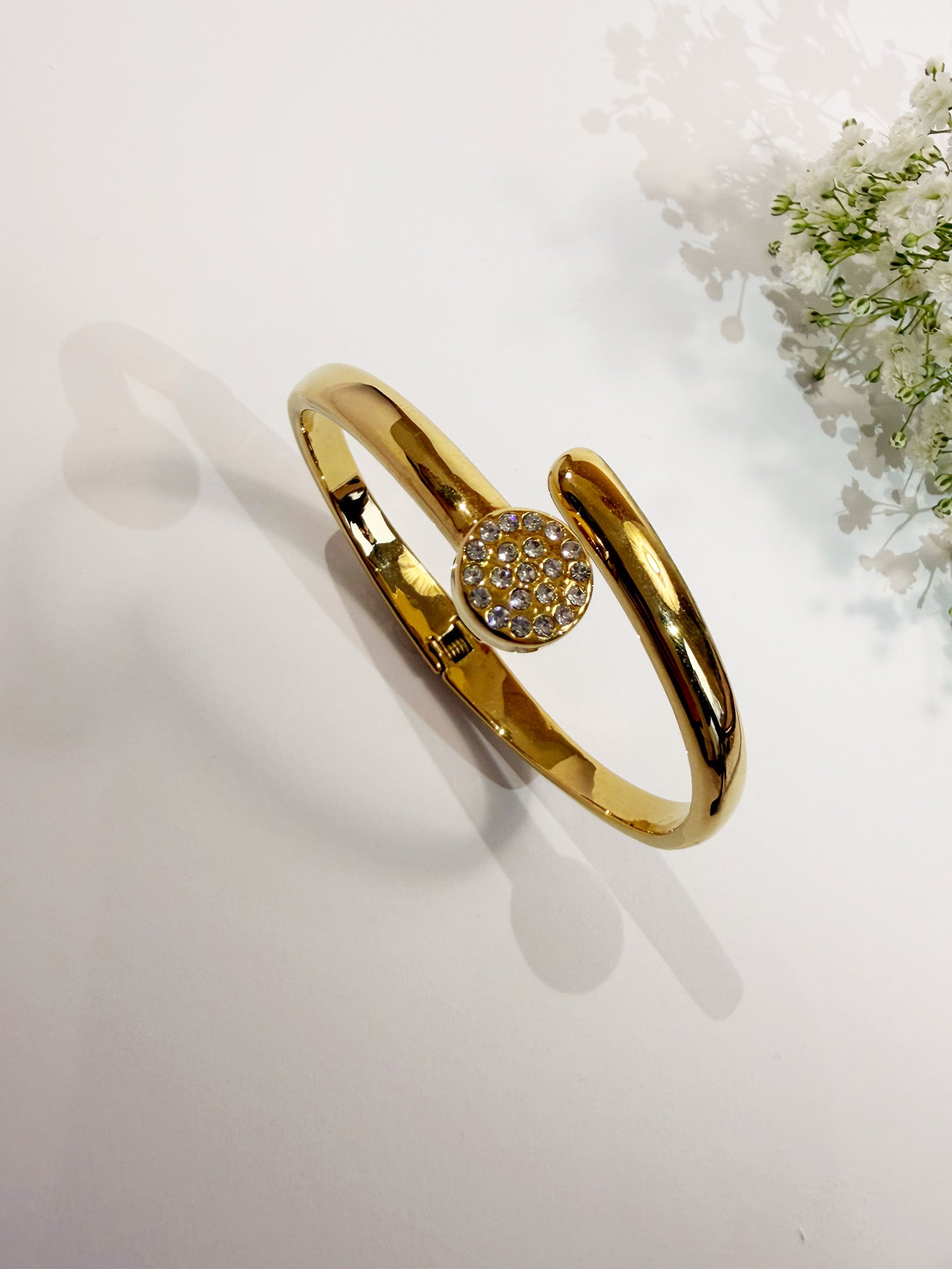 Daisy Armreif 18K vergoldet Detailansicht