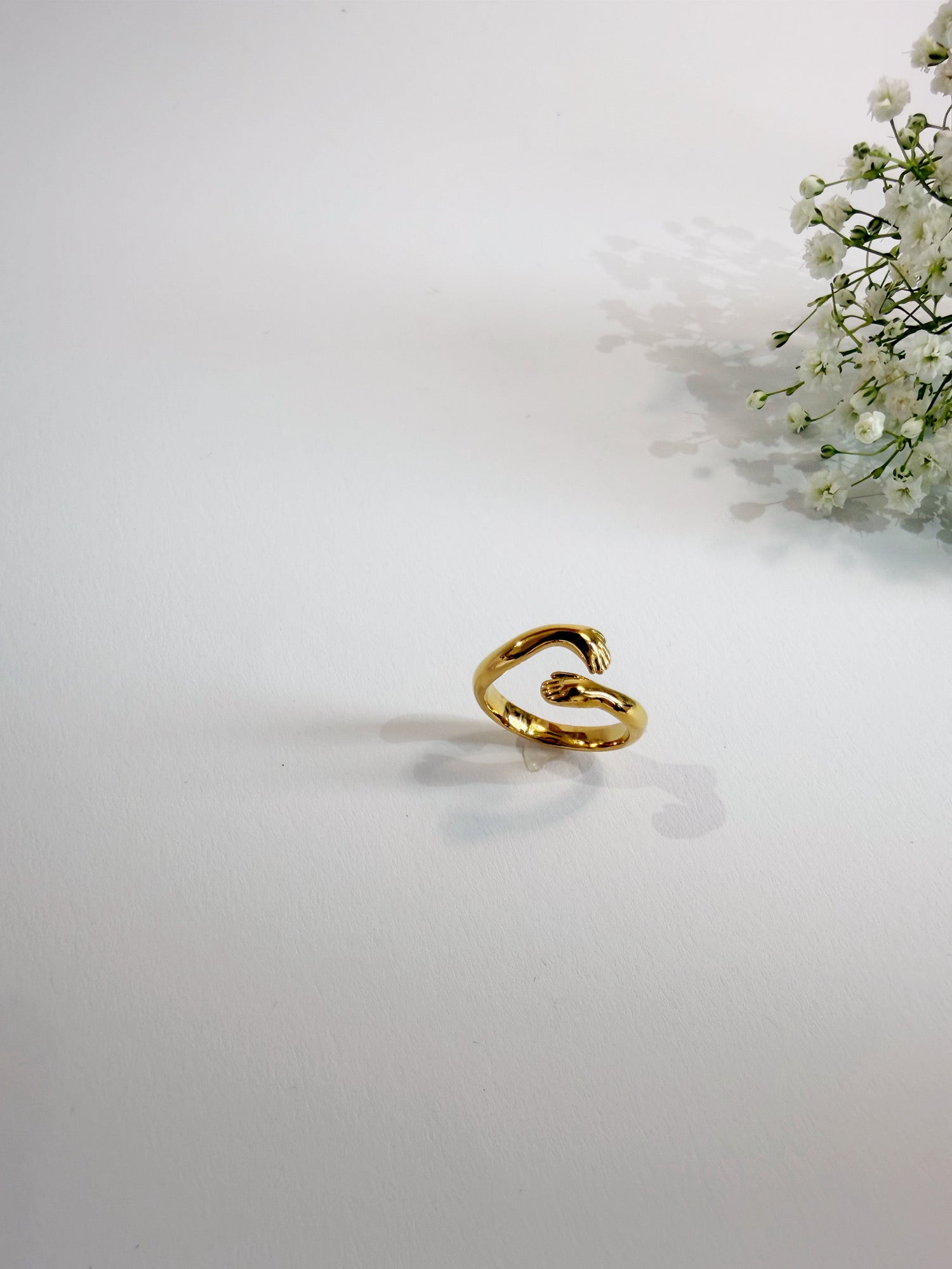 Embrace Gold Ring Frontansicht