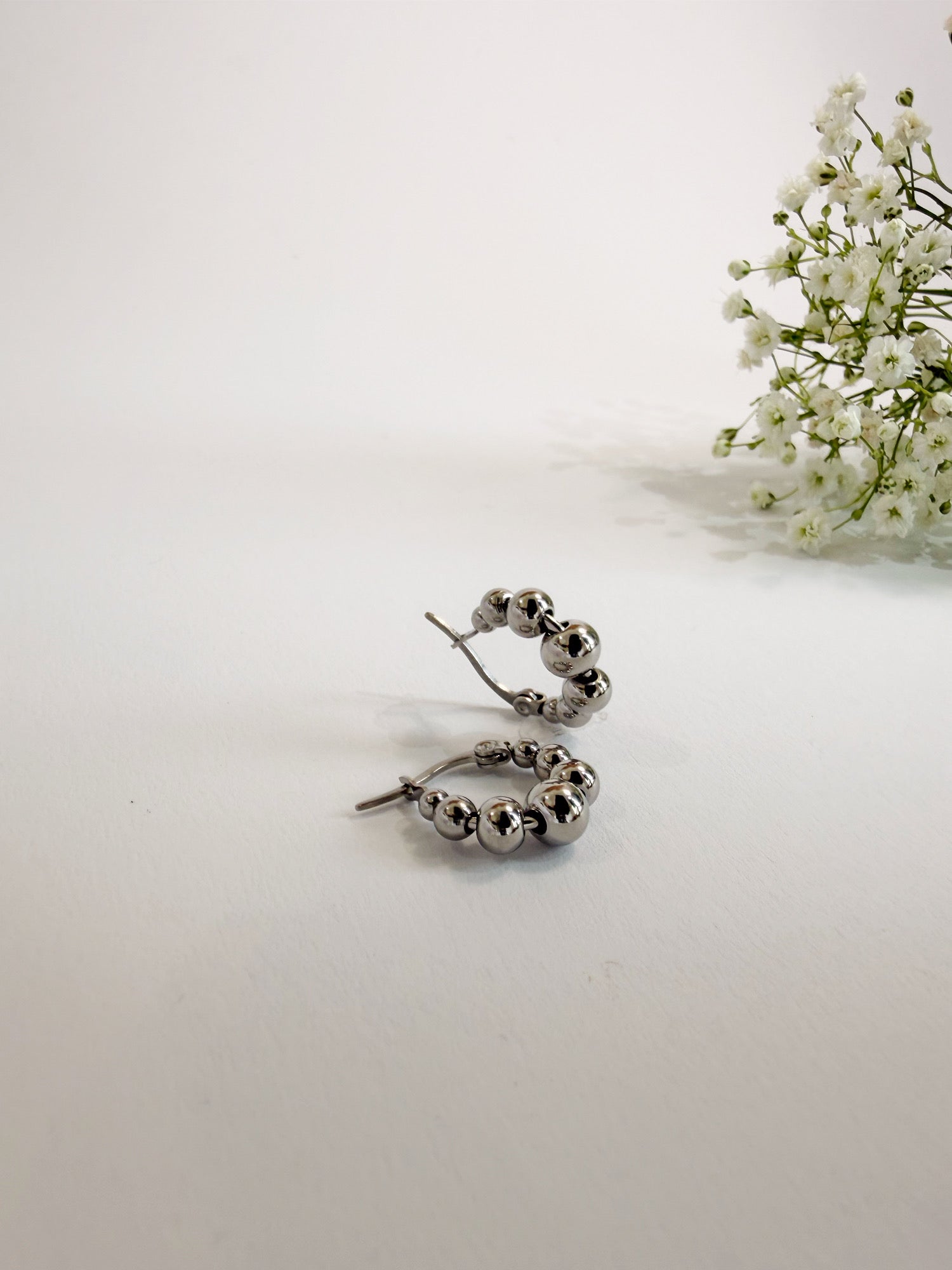 Poppy Ohrringe 18K vergoldet Detailansicht