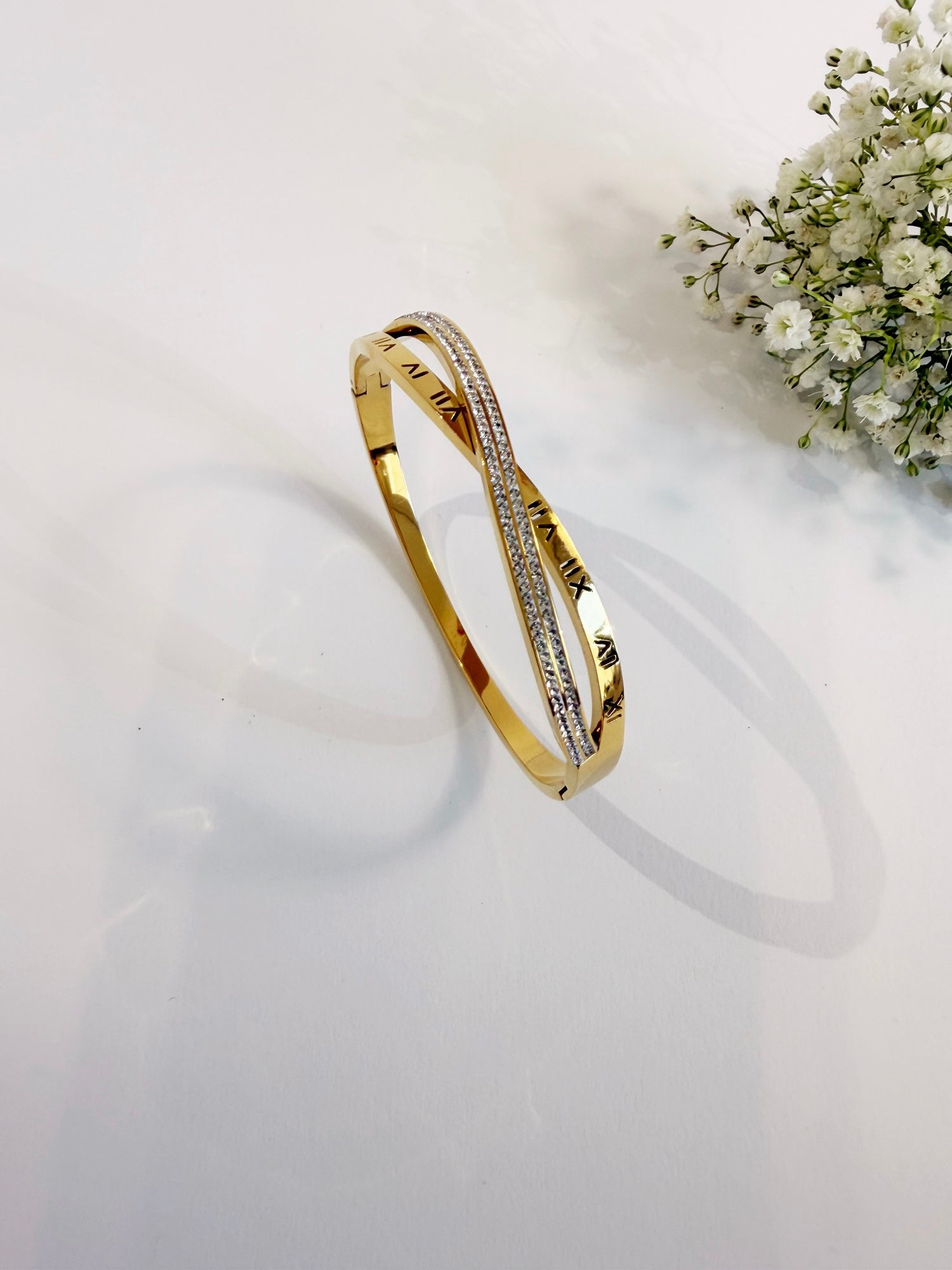 Infinity Armreif 18K vergoldet Seitenansicht