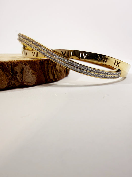 Infinity Armreif 18K vergoldet Frontansicht