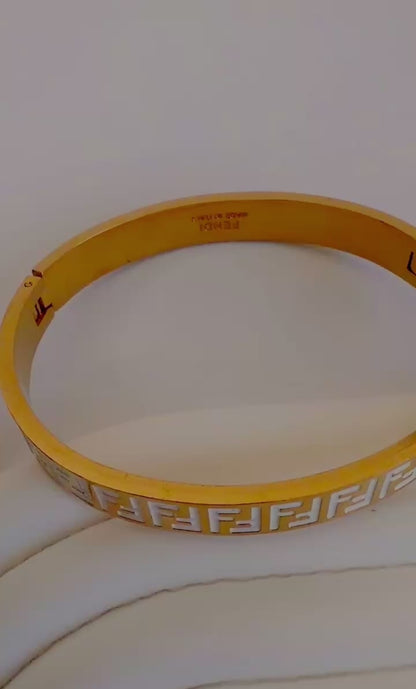 Eleganter Armreif mit Muster - Freesia